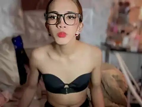 Snapshot of Leijona_Milker chatting on April 8, 2026, 10:04 am Leijona Milker online show from April 8, 2026, 10:04 am