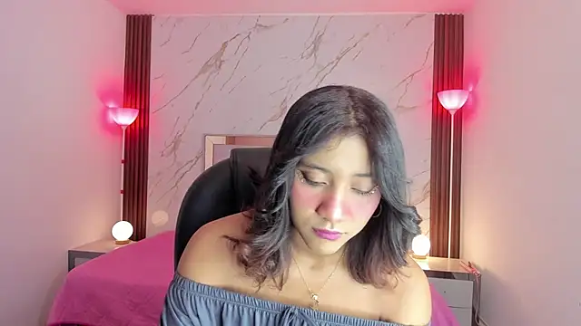 EsperanzaMora online show from May 14, 2026, 12:01 pm