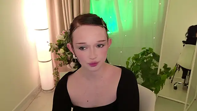 Flora Ray online show from April 1, 2026, 12:50 pm