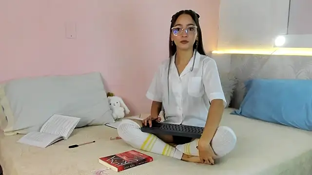 Daphne Rosse online show from April 9, 2026, 11:48 am