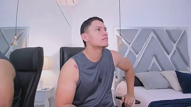 Snapshot of Chriss_Diamond chatting on April 15, 2026, 8:09 pm Chriss Diamond online show from April 15, 2026, 8:09 pm