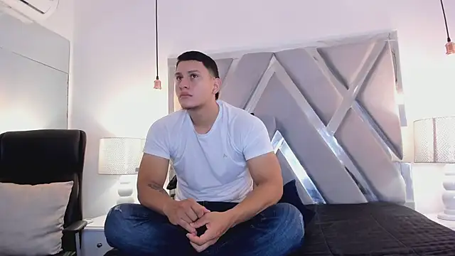 Snapshot of Chriss_Diamond chatting on April 24, 2026, 3:42 am Chriss Diamond online show from April 24, 2026, 3:42 am