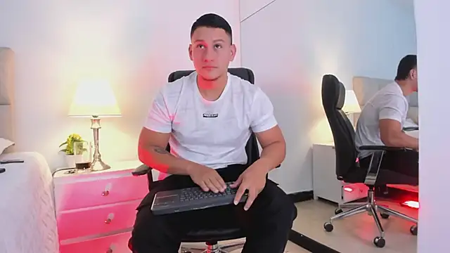 Snapshot of Chriss_Diamond chatting on May 6, 2026, 8:25 pm Chriss Diamond online show from May 6, 2026, 8:25 pm