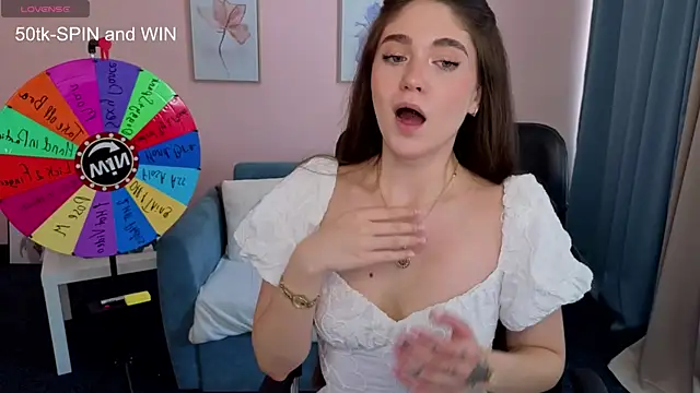 SunnyBloss online show from June 18, 2026, 1:48 pm