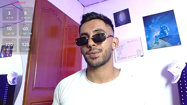 Snapshot of romanpearce_ chatting on June 1, 2026, 8:54 pm romanpearce online show from June 1, 2026, 8:54 pm
