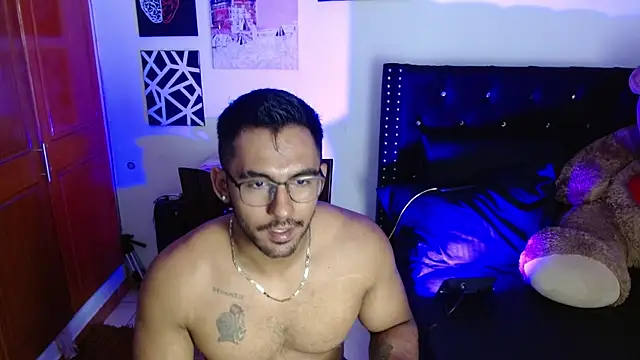 Snapshot of romanpearce_ chatting on July 11, 2026, 7:38 pm romanpearce online show from July 11, 2026, 7:38 pm