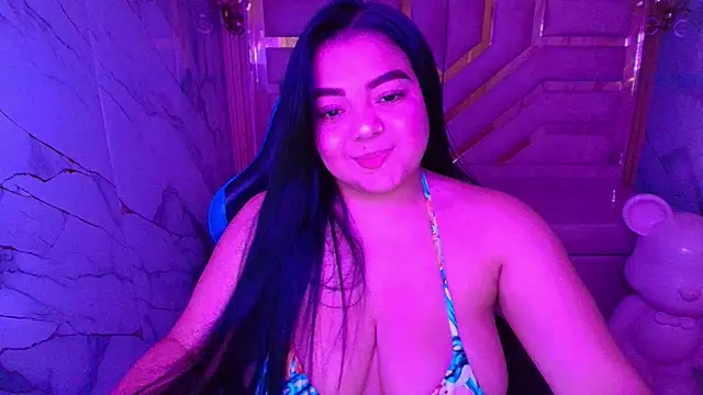luna  r  online show from April 23, 2026, 3:19 am