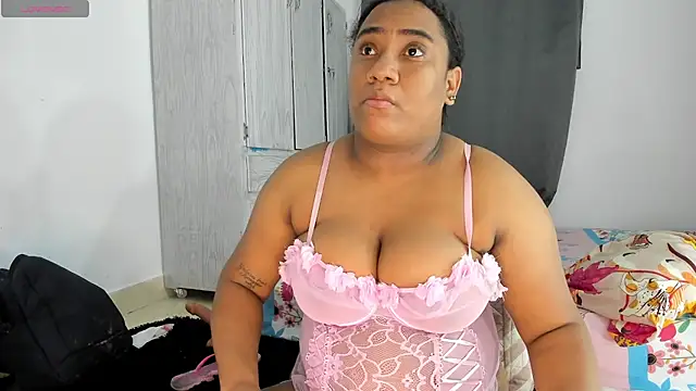 Alexandrasaenz23 online show from April 21, 2026, 2:26 am