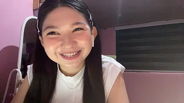 Snapshot of CoralieHoner chatting on March 27, 2026, 2:39 am CoralieHoner online show from March 27, 2026, 2:39 am