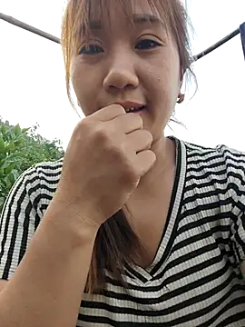 Snapshot of xinhxinh-cute chatting on April 12, 2026, 10:53 am xinhxinh-cute online show from April 12, 2026, 10:53 am