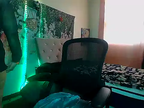 Fetishjoiqueen online show from April 3, 2026, 9:13 pm