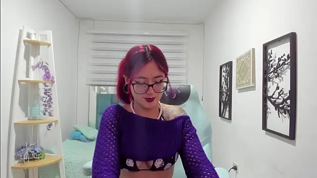 Sara Red X online show from April 22, 2026, 3:31 am