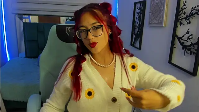 Snapshot of Sara_Red_X chatting on June 14, 2026, 3:19 am Sara Red X online show from June 14, 2026, 3:19 am