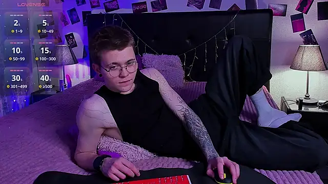 Snapshot of Thomas_Norton chatting on May 16, 2026, 9:13 pm Thomas Norton online show from May 16, 2026, 9:13 pm