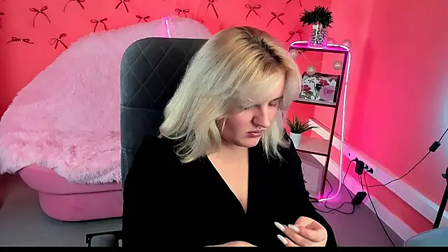 KathyBriggs online show from June 26, 2026, 5:23 am