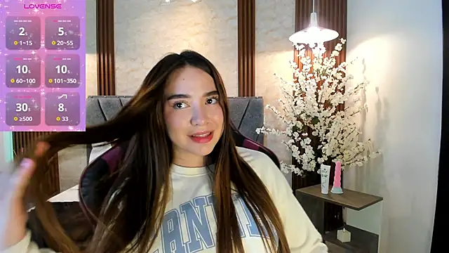 Snapshot of Anissa_m_ chatting on April 7, 2026, 7:03 pm Anissa m online show from April 7, 2026, 7:03 pm