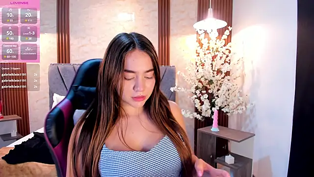Snapshot of Anissa_m_ chatting on April 15, 2026, 6:59 pm Anissa m online show from April 15, 2026, 6:59 pm