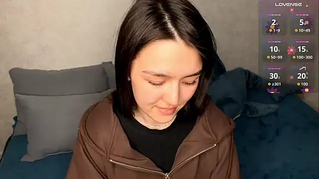 Snapshot of lilysolar chatting on April 4, 2026, 6:27 pm lilysolar online show from April 4, 2026, 6:27 pm