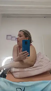  JuliethSexy  online show from May 11, 2026, 7:44 pm