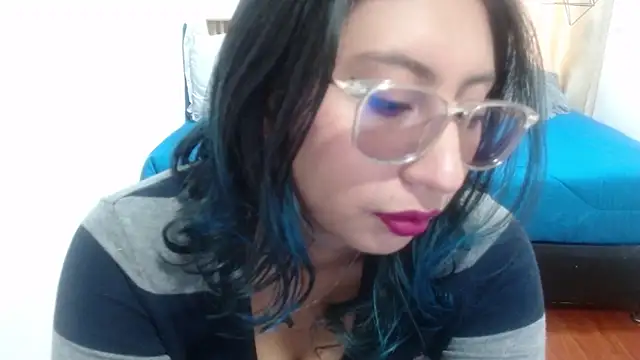 Snapshot of Violet_2003 chatting on May 14, 2026, 2:13 pm Violet 2003 online show from May 14, 2026, 2:13 pm
