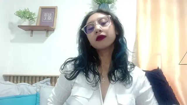 Snapshot of Violet_2003 chatting on May 28, 2026, 2:14 pm Violet 2003 online show from May 28, 2026, 2:14 pm