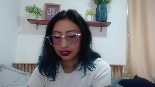 Snapshot of Violet_2003 chatting on May 29, 2026, 2:26 pm Violet 2003 online show from May 29, 2026, 2:26 pm