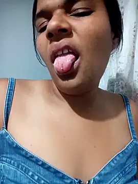 Snapshot of sexybronwgirl chatting on April 5, 2026, 5:15 am sexybronwgirl online show from April 5, 2026, 5:15 am