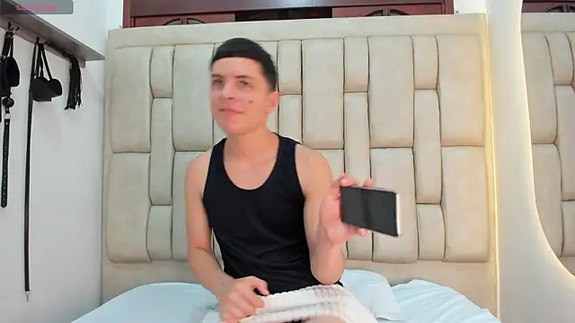 Snapshot of Axel_OS chatting on March 27, 2026, 3:01 am Axel OS online show from March 27, 2026, 3:01 am