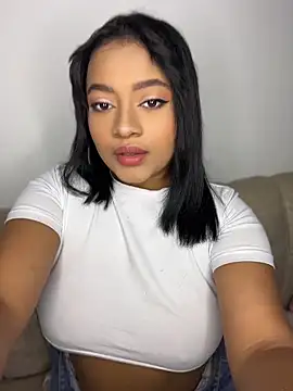 Snapshot of Saraa_M chatting on May 14, 2026, 6:26 pm Saraa M online show from May 14, 2026, 6:26 pm