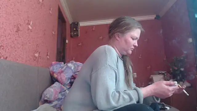 Snapshot of CharleyReid chatting on June 5, 2026, 4:08 am CharleyReid online show from June 5, 2026, 4:08 am