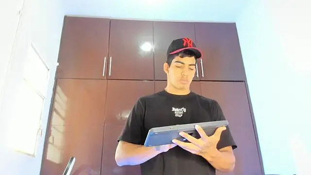 Milo LatinBoy online show from March 31, 2026, 7:03 pm