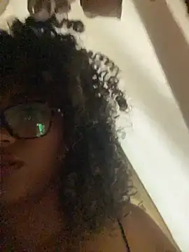 Snapshot of Kendra_curly chatting on June 25, 2026, 12:21 am Kendra curly online show from June 25, 2026, 12:21 am