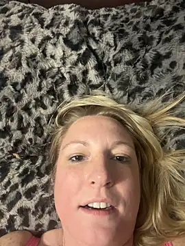 sweetkacibaby online show from April 10, 2026, 1:27 pm