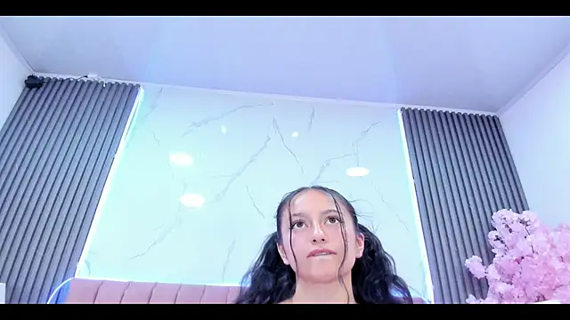 Snapshot of CharloteeTaylor chatting on April 14, 2026, 7:53 pm CharloteeTaylor online show from April 14, 2026, 7:53 pm