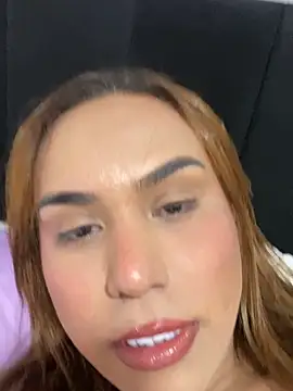 Snapshot of Jullyanaximeness chatting on May 26, 2026, 7:43 pm Jullyanaximeness online show from May 26, 2026, 7:43 pm