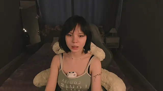 Snapshot of Loly_Cuttie chatting on May 4, 2026, 1:18 pm Loly Cuttie online show from May 4, 2026, 1:18 pm