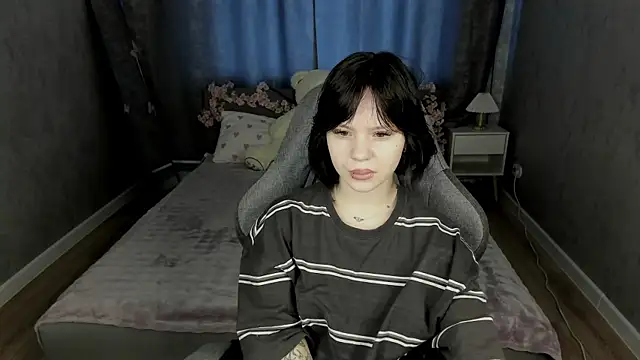 Snapshot of Loly_Cuttie chatting on May 6, 2026, 1:14 am Loly Cuttie online show from May 6, 2026, 1:14 am