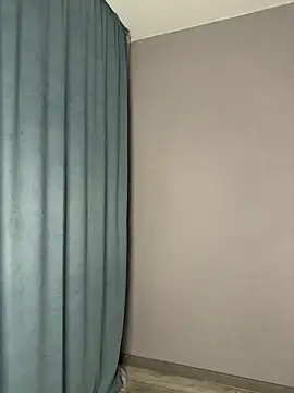 Snapshot of AliceVilliers chatting on May 6, 2026, 9:42 pm AliceVilliers online show from May 6, 2026, 9:42 pm