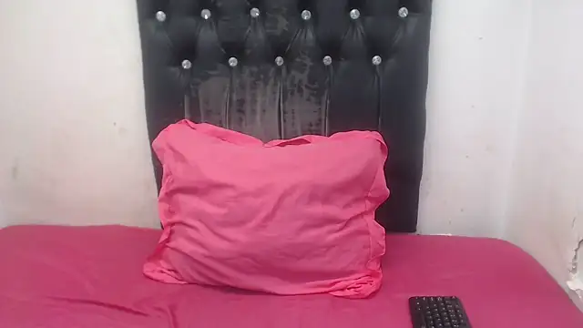 SweetSinAura online show from April 4, 2026, 4:48 pm