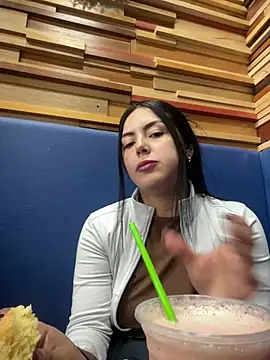 Cami olarte online show from April 11, 2026, 7:29 pm