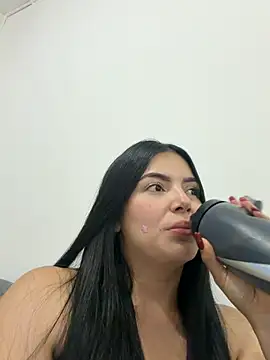 Snapshot of Cami_olarte chatting on July 14, 2026, 2:05 am Cami olarte online show from July 14, 2026, 2:05 am