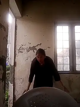 Snapshot of Raanieoy012 chatting on April 6, 2026, 1:47 am Raanieoy012 online show from April 6, 2026, 1:47 am