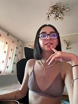 Snapshot of TheaMerve chatting on June 29, 2026, 10:15 am TheaMerve online show from June 29, 2026, 10:15 am