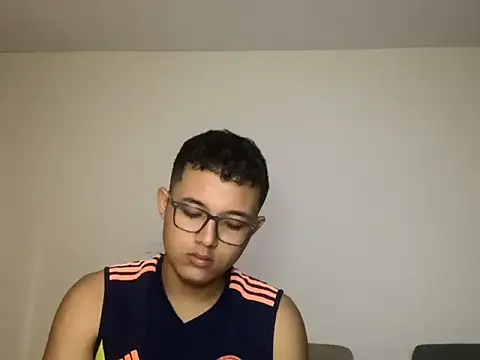 Chriis 18 online show from April 14, 2026, 1:39 pm