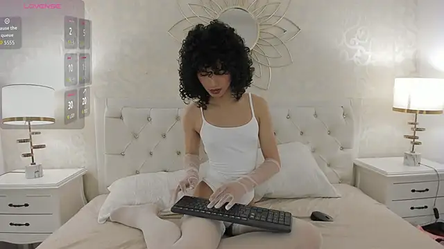 Julietta    online show from May 12, 2026, 12:35 pm