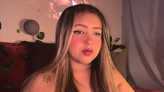 Snapshot of NinaValencia_ chatting on April 22, 2026, 10:55 pm NinaValencia online show from April 22, 2026, 10:55 pm
