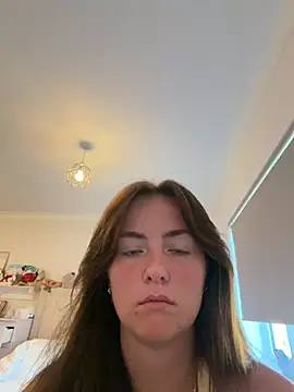 LolaSkyee online show from June 26, 2026, 6:51 am