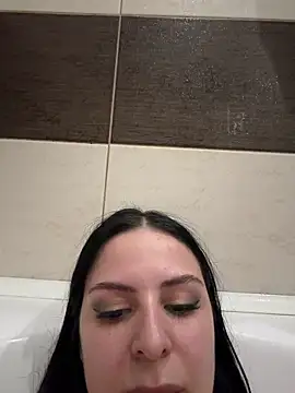 EvaSmeet online show from April 15, 2026, 7:58 pm