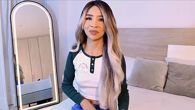 Snapshot of Sandy_Becker chatting on April 3, 2026, 11:30 am Sandy Becker online show from April 3, 2026, 11:30 am