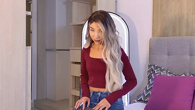 Snapshot of Sandy_Becker chatting on April 4, 2026, 11:29 am Sandy Becker online show from April 4, 2026, 11:29 am